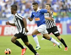 包含克鲁塞罗未能击败贝蒂斯，争议不断的词条