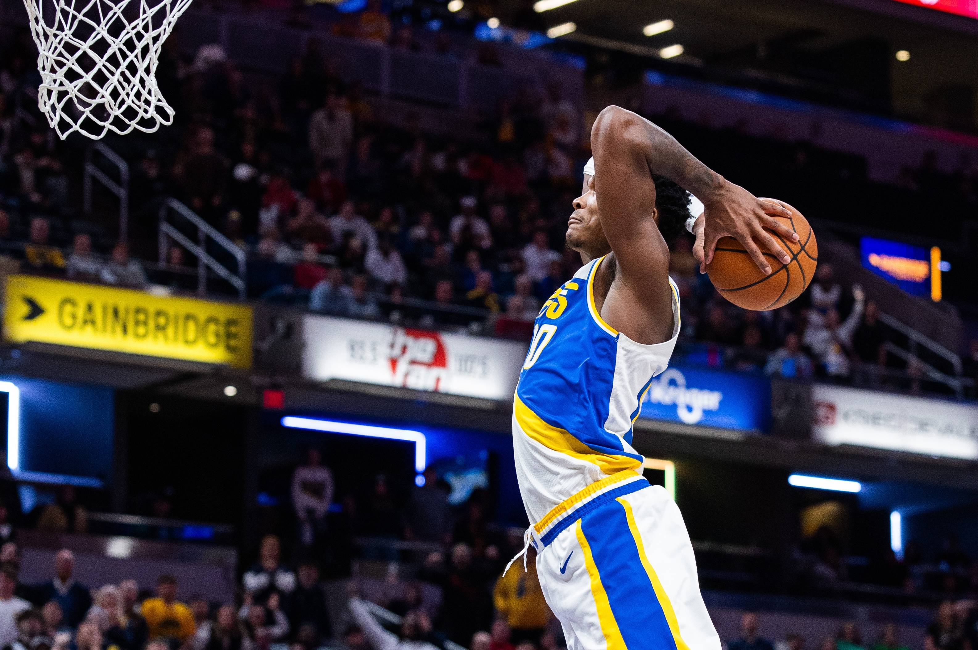 火箭新援首秀球队闯过生死战役